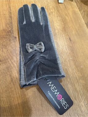 Creative Memories Gray Velvet Men's Gloves with Bow Accent